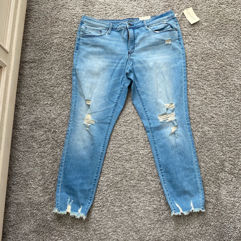 Universal thread distressed stretch skinny jeans